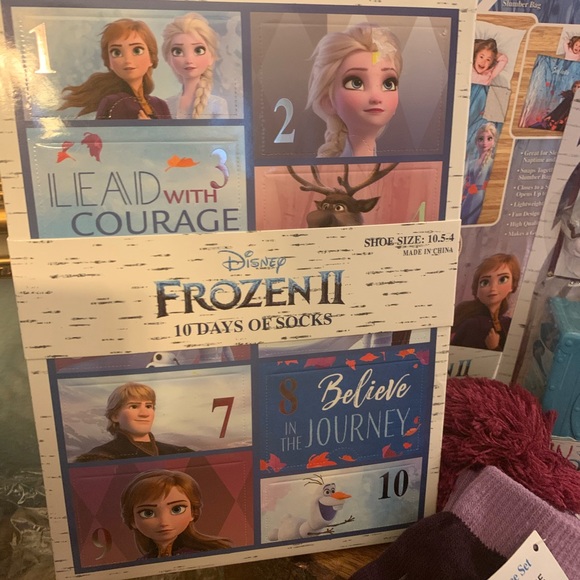 NWT Frozen 2 bundle 8 pc. Anna and Elsa doll set - Picture 11 of 14